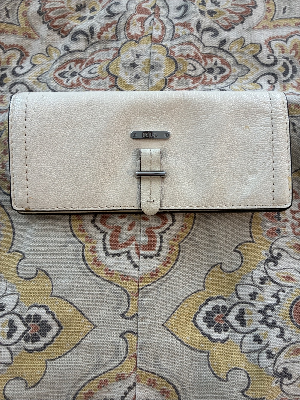 White Leather Womenโs Wallet Clutch
